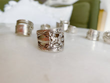 Load image into Gallery viewer, Floral Cut Out Spoon Ring - Size 7
