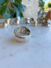 Load image into Gallery viewer, Floral Cut Out Spoon Ring - Size 8
